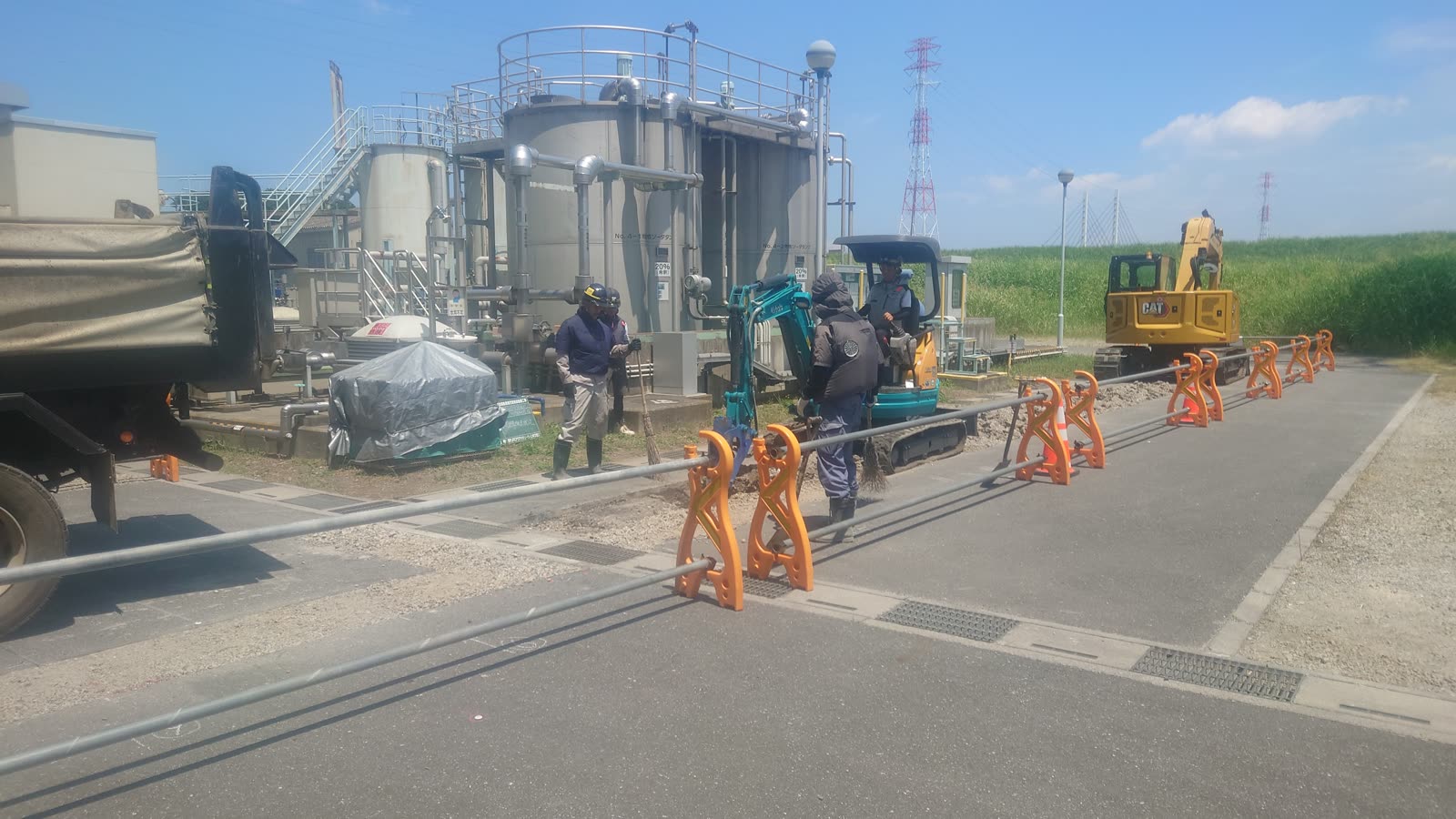 汚泥処理施設 管路掘削付設工事