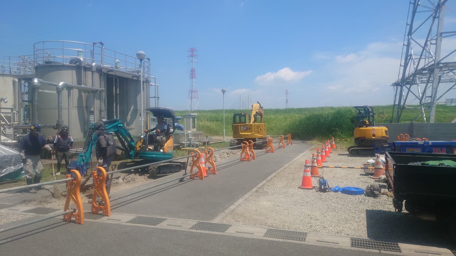 汚泥処理施設 管路掘削付設工事