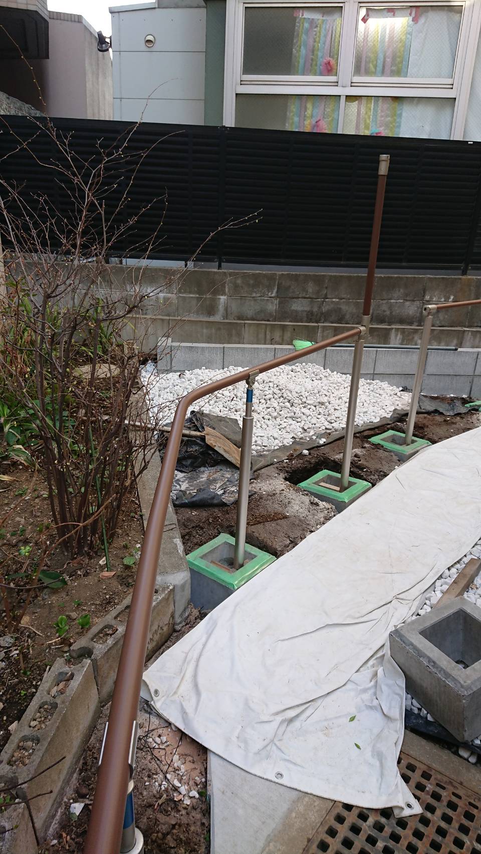 フラット中馬込改修工事 手摺支柱建込み